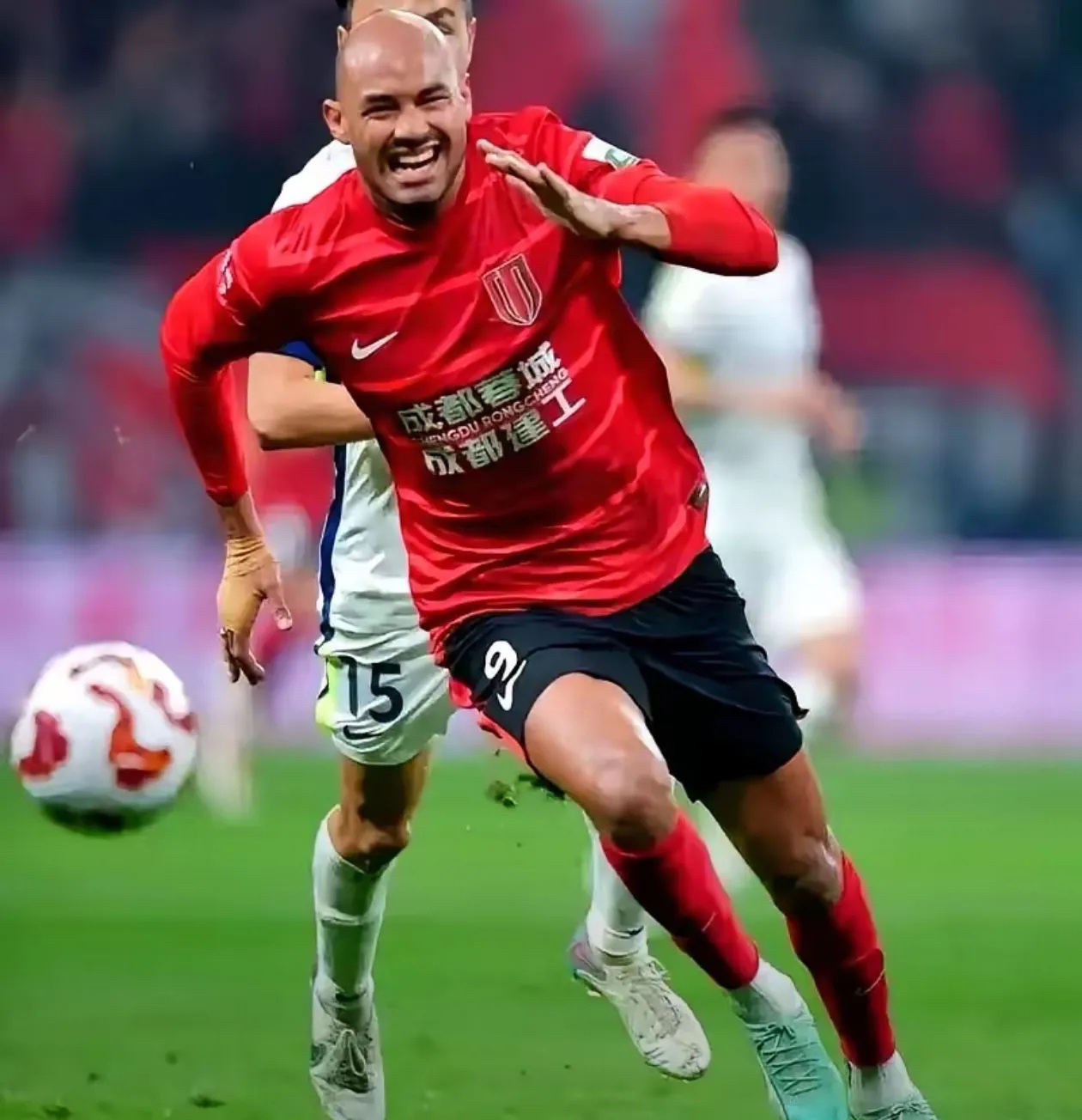 包含葡超冲刺阶段再迎强敌，浙江队调整名单，主帅态度：压力陡增，更衣室氛围转暖的词条